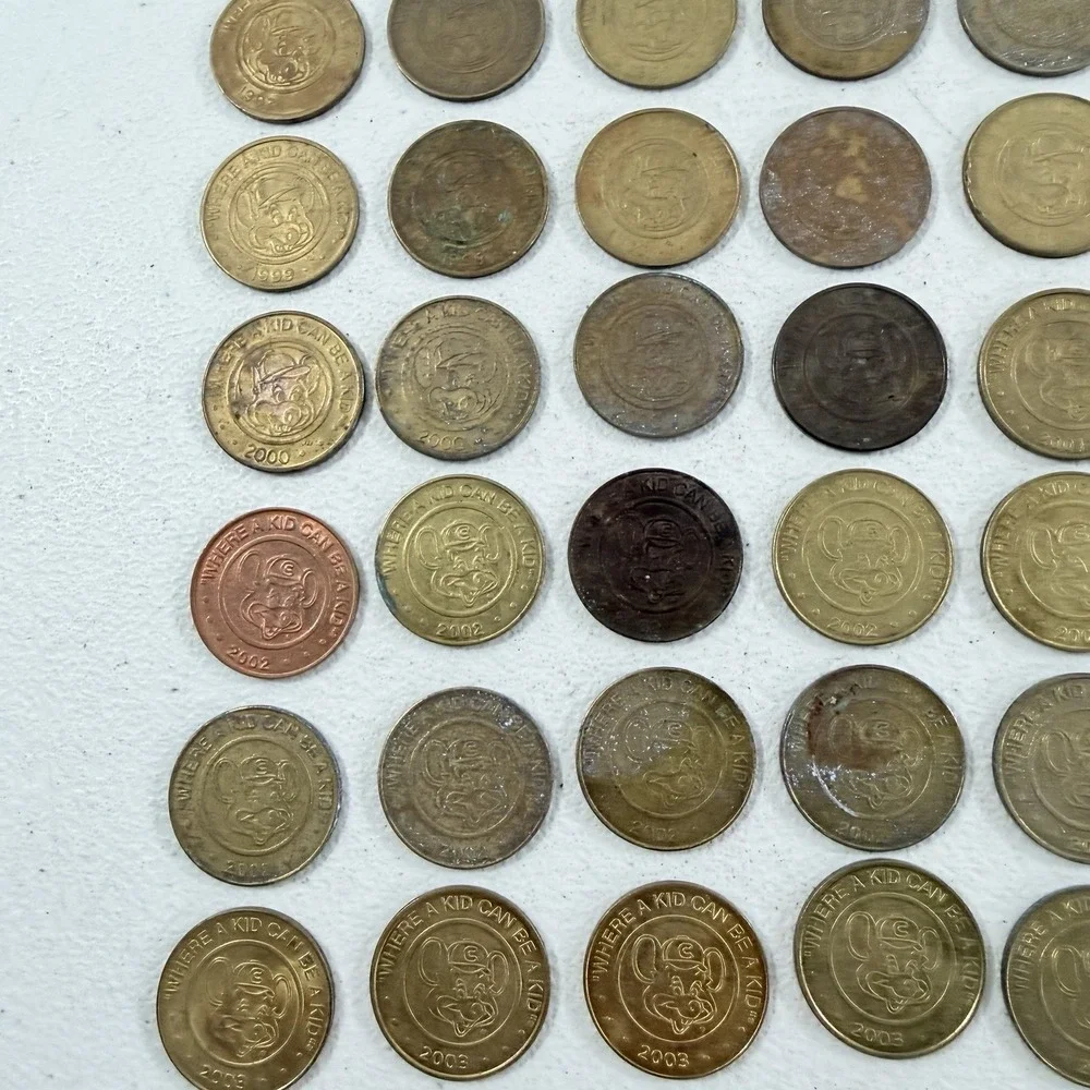 159 VINTAGE CHUCK E CHEESE TOKENS LOT 1980S-1990S‎ ARCADE TOKEN COLLECTION